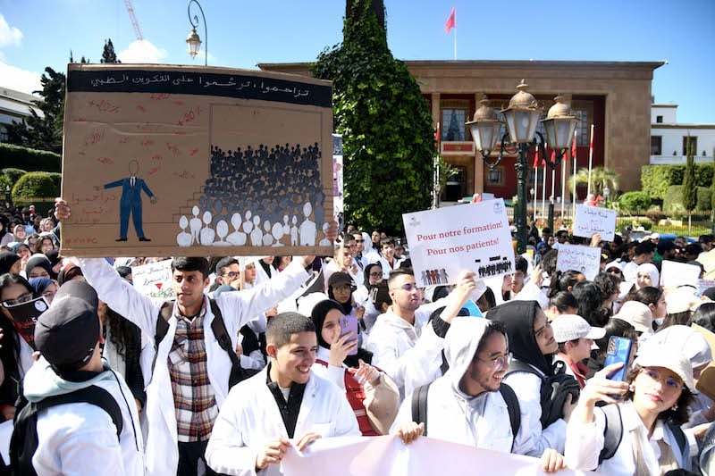 ملف طلبة الطب والصيدلة بالمغرب .. "حوار الصم والبكم" يطيل عمر الأزمة