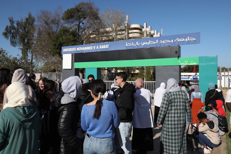 طلبة كليات الطب والصيدلة يواصلون الاحتجاجات بمقاطعة الامتحانات