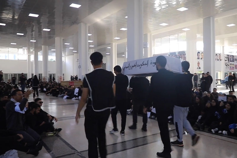 إضراب طلبة  الطب والصيدلة