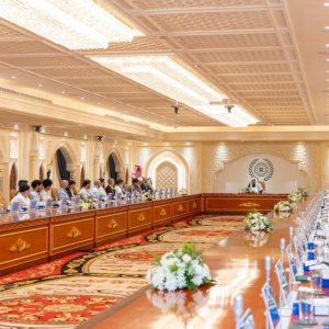 رابطة العالم الإسلامي تتواصل مع الطلبة