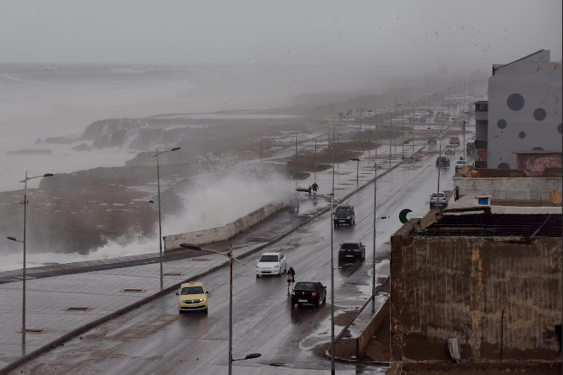 "عاصفة استوائية تضرب المغرب" .. الأرصاد الجوية تنفي صحة توقعات غير علمية