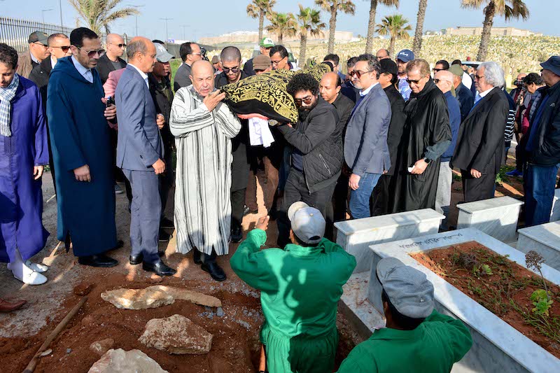 رضا دليل يُوارَى الثرى في مقبرة الشهداء