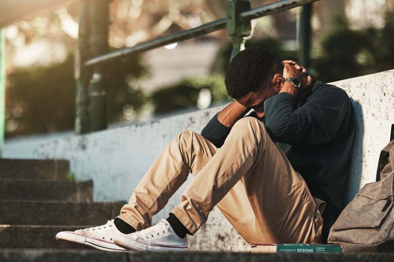 تقرير: شباب اليوم أقل سعادة من أجدادهم