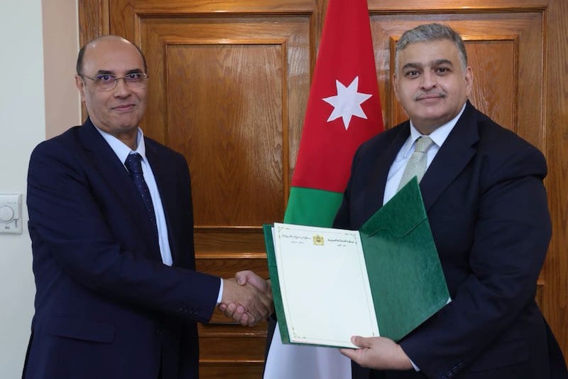 سفير المغرب يقدم أوراق اعتماده في الأردن