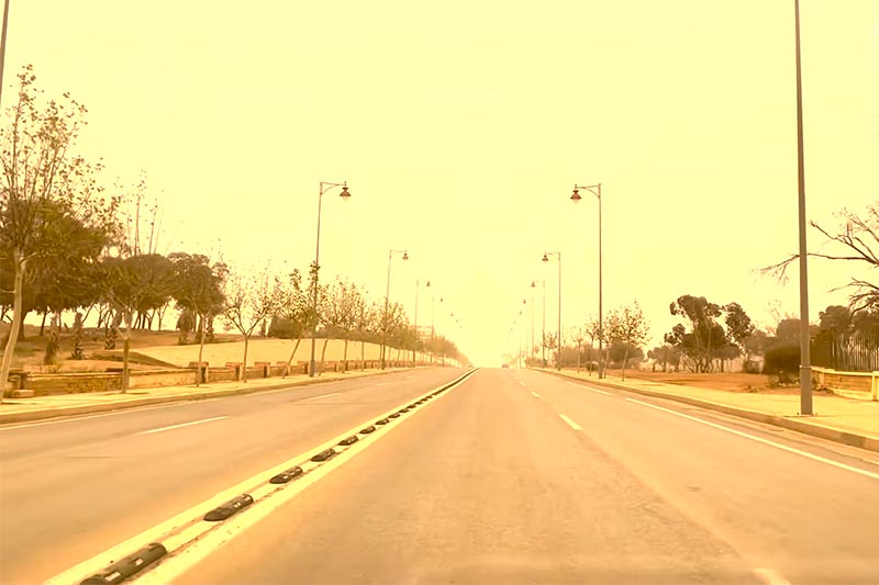 سماء وجدة تتلون بالأصفر