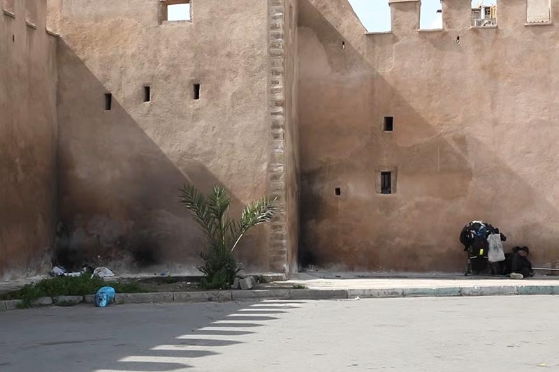 أسوار سلا تتلطخ بالنجاسة