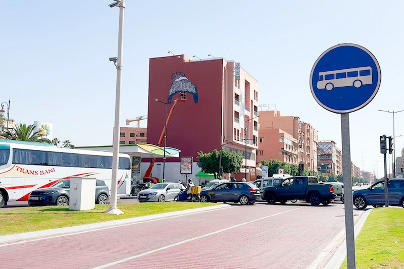 "بيكيرش" يجدد جدارية شهيرة بالمغرب
