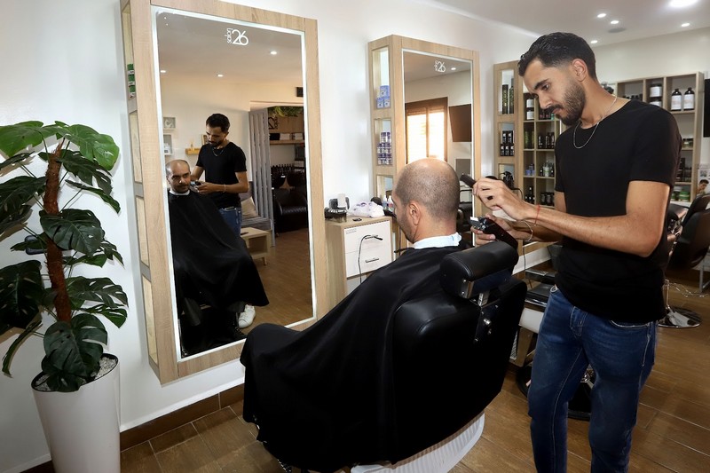 العيد يرفع الإقبال على "صالونات الحلاقة"