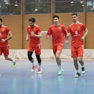"أسود الفوتسال" يستعدون لمواجهة ليبيا