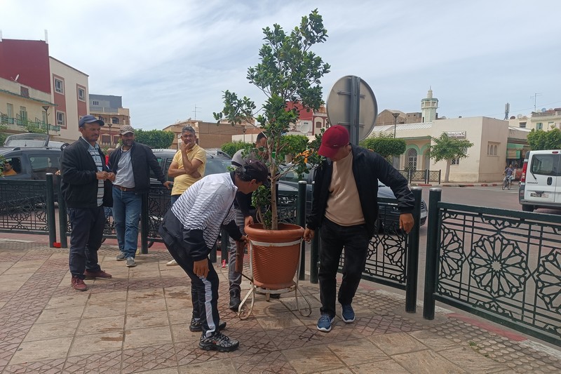 لجنة تقرر إغلاق محلات بالقصر الكبير‬