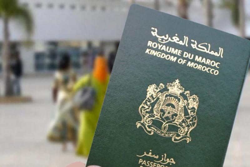 الأم وإصدار جواز سفر الأبناء