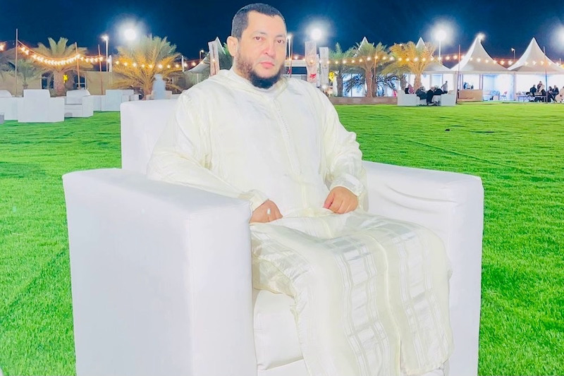 القارئ رشيد الرباطي: هكذا واجهت سرطان الغدة.. والصوت نعمة لا تقدر بثمن