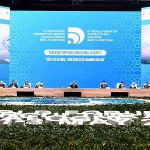 منتدى حوار الثقافات بأذربيجان يوصي بالتعايش السلمي والتعاون مع المغرب