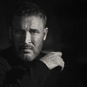 كاظم الساهر يتألق في 13 أغنية "مع الحب" .. فنان واحد وقبيلة من المبدعين