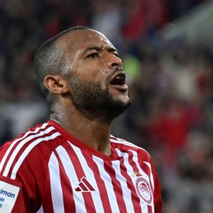 الكعبي يمنح أولمبياكوس أول لقب أوروبي