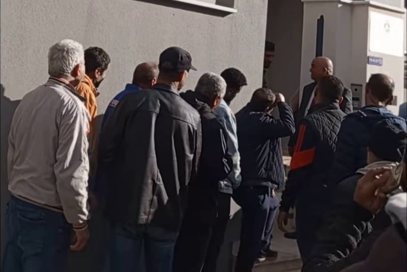 المغاربة المقيمون في ليبيا يشكون "الابتزاز" للحصول على الخدمات القنصلية