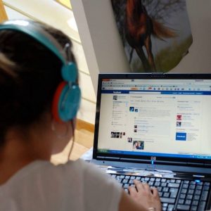 المفوضية الأوروبية تحقق حول حماية الأطفال في "ميتا"