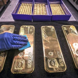 الذهب يلامس أعلى مستوى في أسبوعين