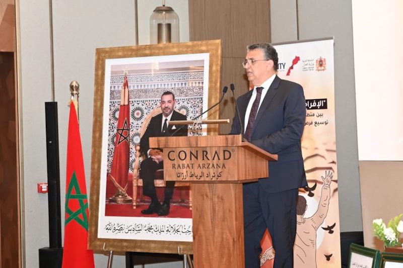 وهبي يستعرض الإفراج المقيد بشروط