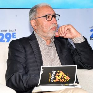 الأشعري في قصص "الخميس".. كاتب حاذق وماهر في صنع الألاعيب السردية