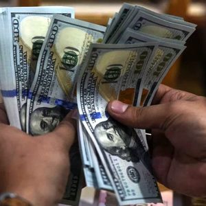 تراجع الدولار مع صمود وقف النار