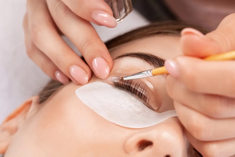 رصيف الصحافة: القضاء يدين متورطين في افتتاح مركز تجميل دون ترخيص
