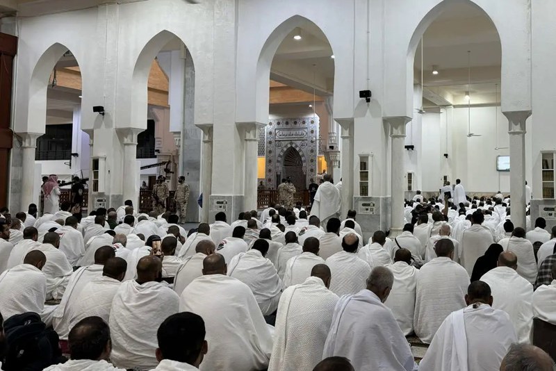 خطيب المسجد الحرام يطالب الحجاج بالدعاء للفلسطينيين
