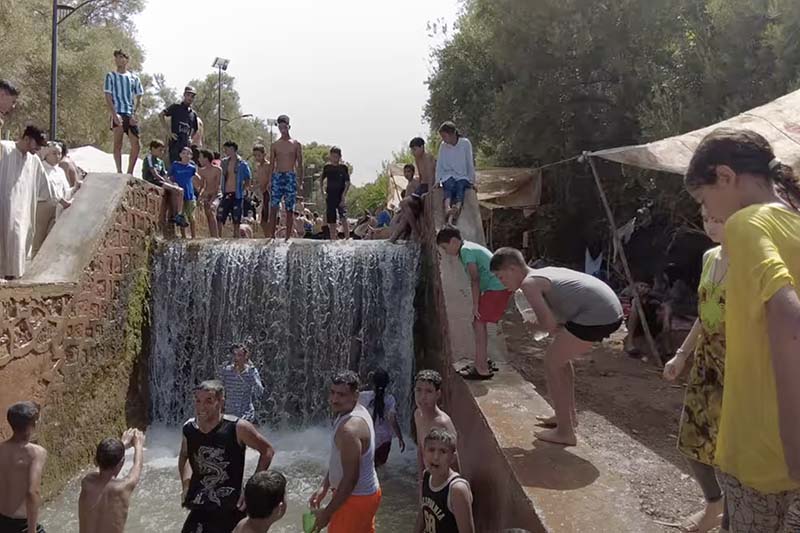 سواقي السباحة بعين أسردون