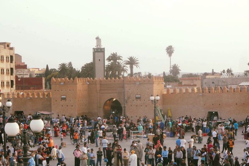 ساحة باب سيدي عبد الوهاب.. ملتقى التاريخ والترفيه في وجدة