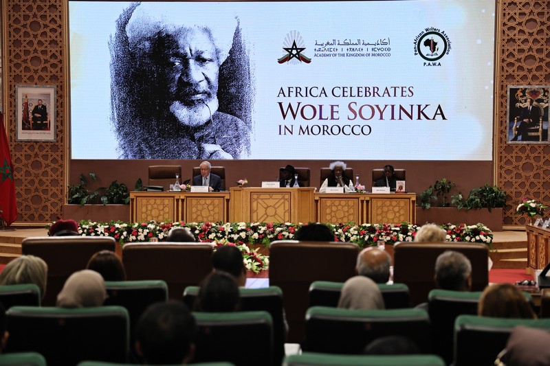 أكاديمية المملكة المغربية تحتفي بأيقونة الكتابة الأدبية الإفريقية "وولي سوينكا"