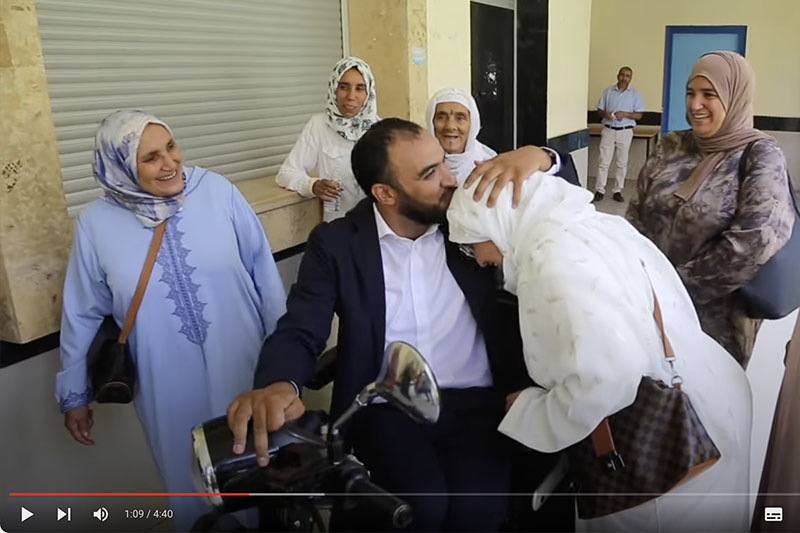 الدكتور الخواتري يهزم الإعاقة