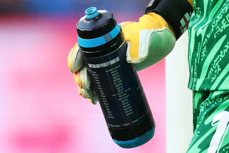 قنينة وحيل بيكفورد تنقذ منتخب إنجلترا