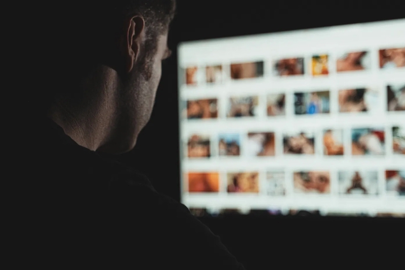 الشرطة التشيكية تحقق بشأن مجموعات "تصطاد المتحرشين بالأطفال"