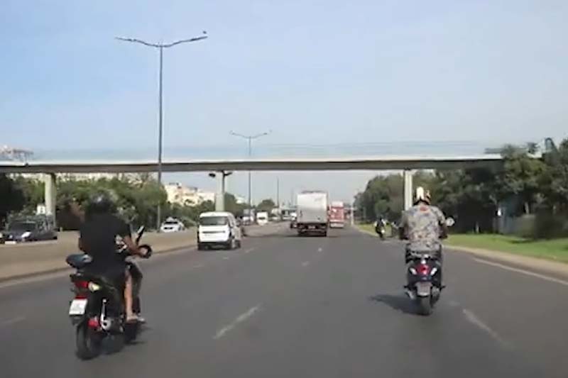 خطر الدراجات النارية بالطريق السيار