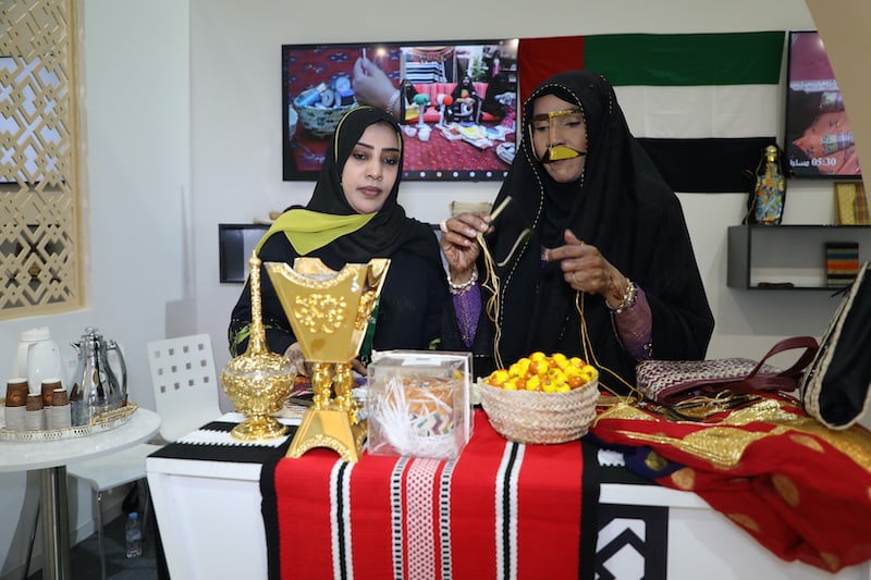 إبداعات المرأة الإماراتية تتألق في الملتقى الدولي للتمر بمدينة أرفود المغربية