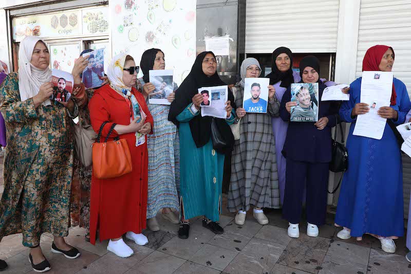 أسر المغاربة المفقودين بليبيا تحتج بالرباط ضد استمرار "ضبابية" مصير الأبناء