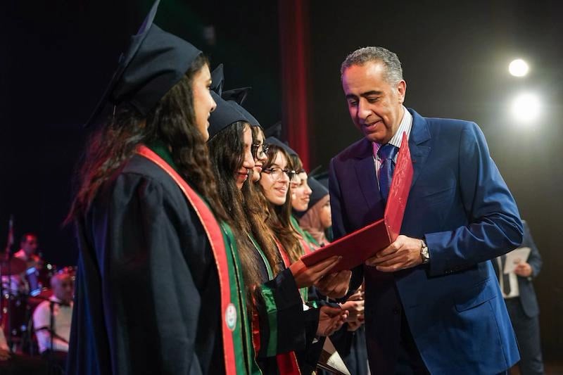 منح مالية لأبناء وأيتام أسرة الأمن.. دعم اجتماعي وتحفيز للتفوق الدراسي