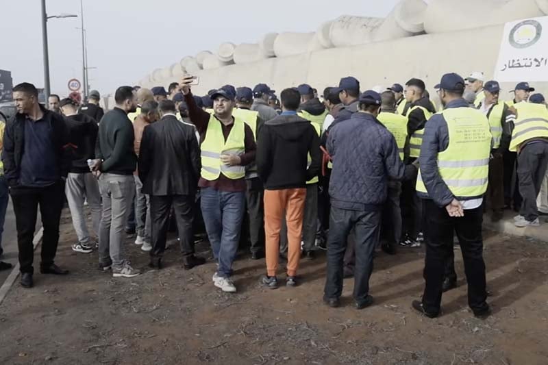 الناقلون يضربون بميناء البيضاء