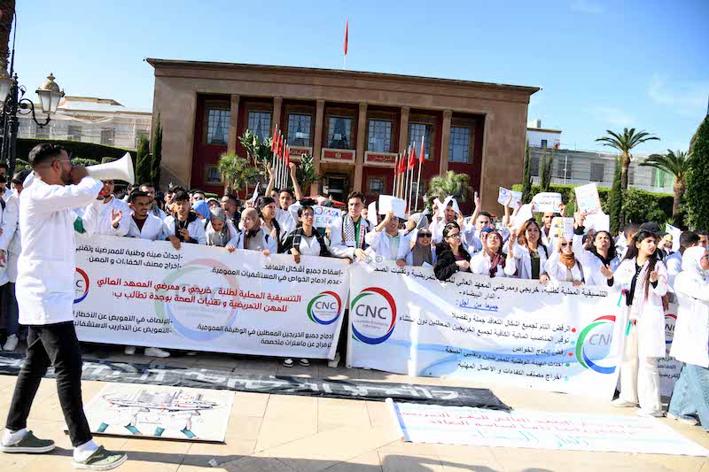 خريجو التمريض وتقنيات الصحة يحتجون بالشارع ضد "الترقيع والخوصصة"