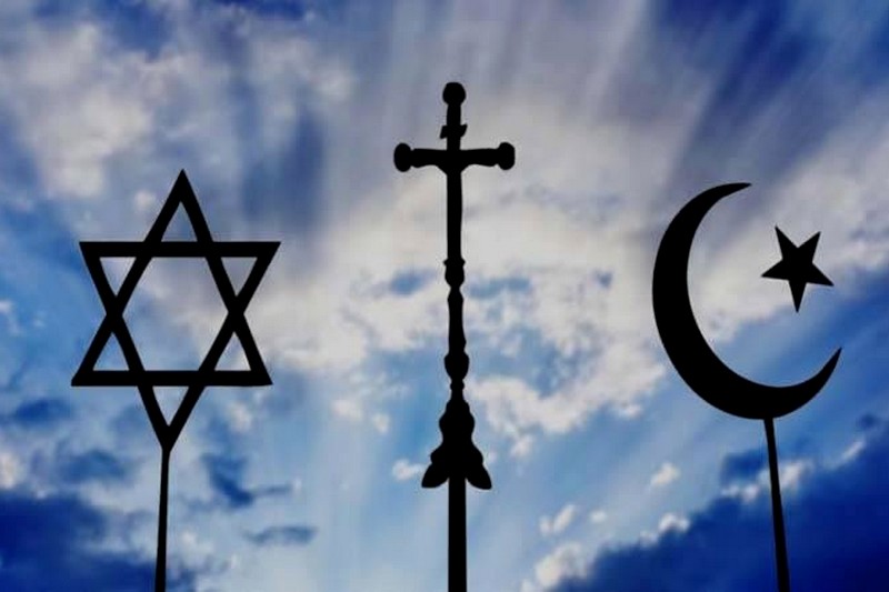 احتفالات رأس السنة تجمع مسيحيين ويهودا ومسلمين في الدار البيضاء