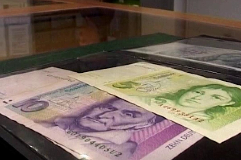 بعد 23 سنة مع "اليورو" .. الألمان يواصلون تسليم المارك