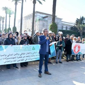 اتحاد المهندسين يحتج أمام البرلمان