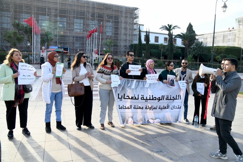 مطالب الإنصاف والشفافية تجدد احتجاج "متضررين" من مباراتي المنتدبين والمحاماة