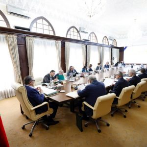 ملتمس الرقابة لإسقاط الحكومة يختبر انسجام أحزاب الأغلبية والمعارضة