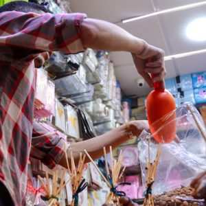 تحضيرات رمضان تنعش تجار وحرفيي "لؤلؤة الشمال"