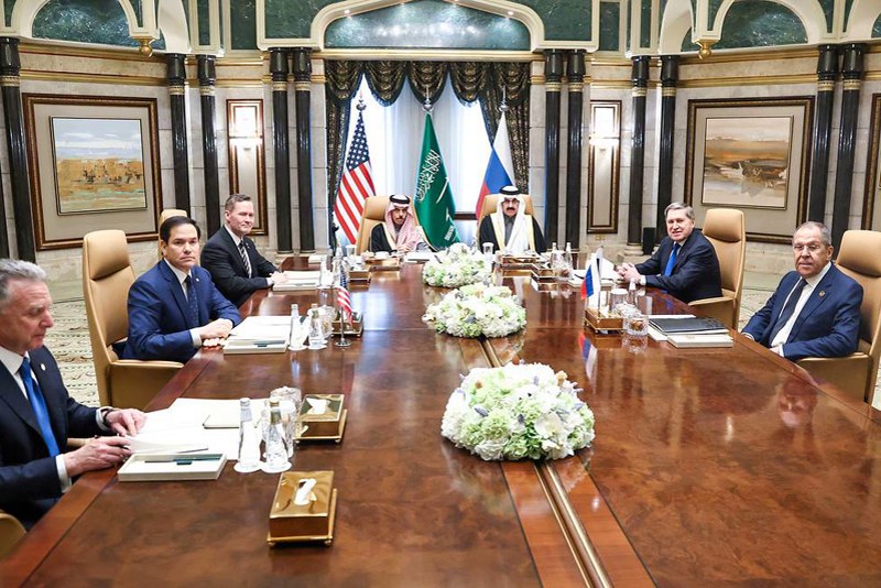بوتين يشيد بـ "مفاوضات السعودية"