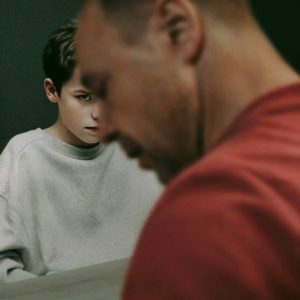 سلسلة "مراهقة" في نيتفليكس .. العنف والشهوة وأزمة الجيل الجديد