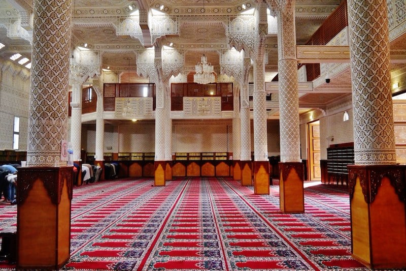 المعمار المغربي يميز مسجد "إيفري كوركورون" الكبير