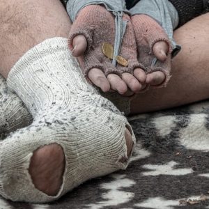 أوراق من برلين.. موت مأساوي لرجل مشرد في شاحنة لجمع القمامة