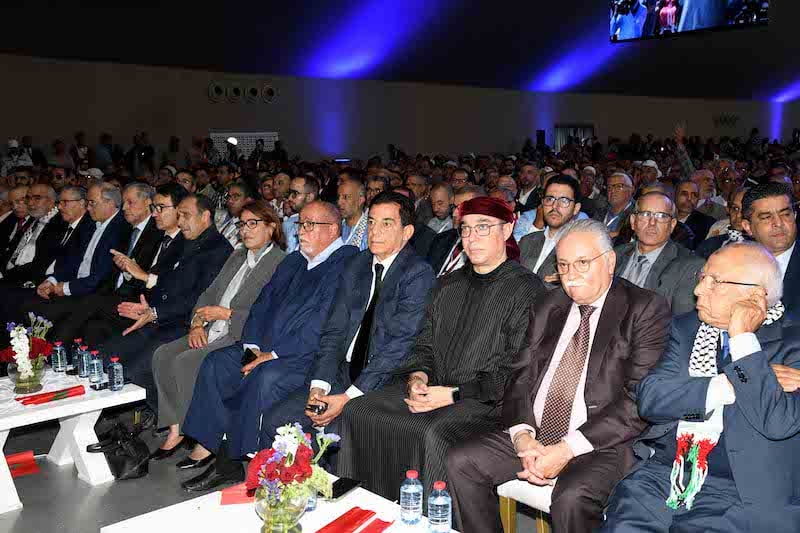 أوزين يتحدى كلاب في جلسة حوار